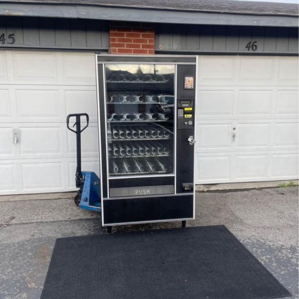 Snacks vending machine