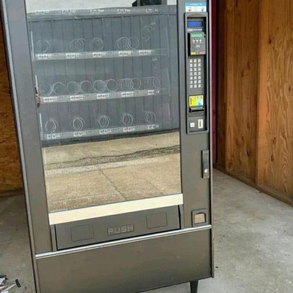 Crane National 168 Snacks vending machine