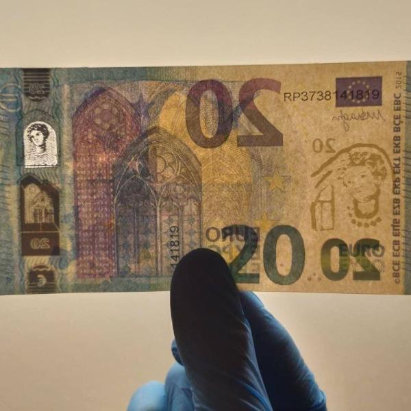 💶🇪🇺