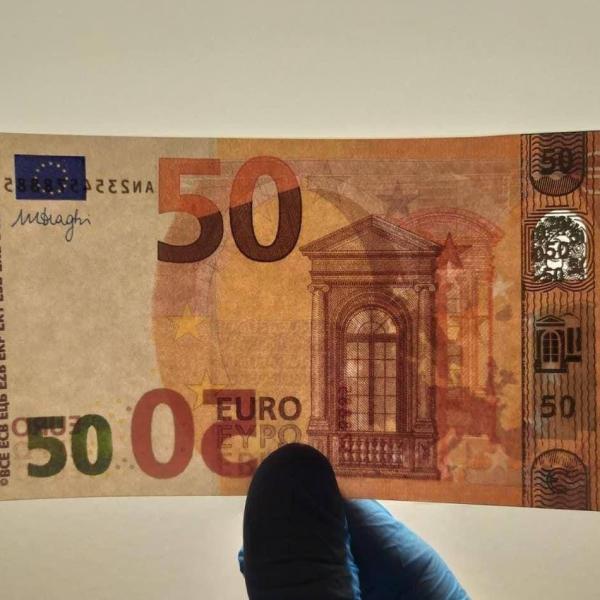 💶🇪🇺