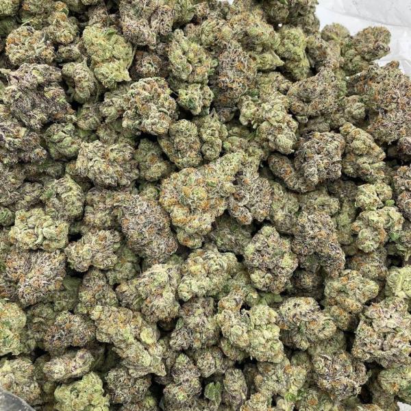 Pineapple Fanta indoors🍍🥤